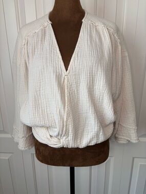 Entro Soft Gauze V-Neck Long-Sleeve Women's Top in Off-White, size M